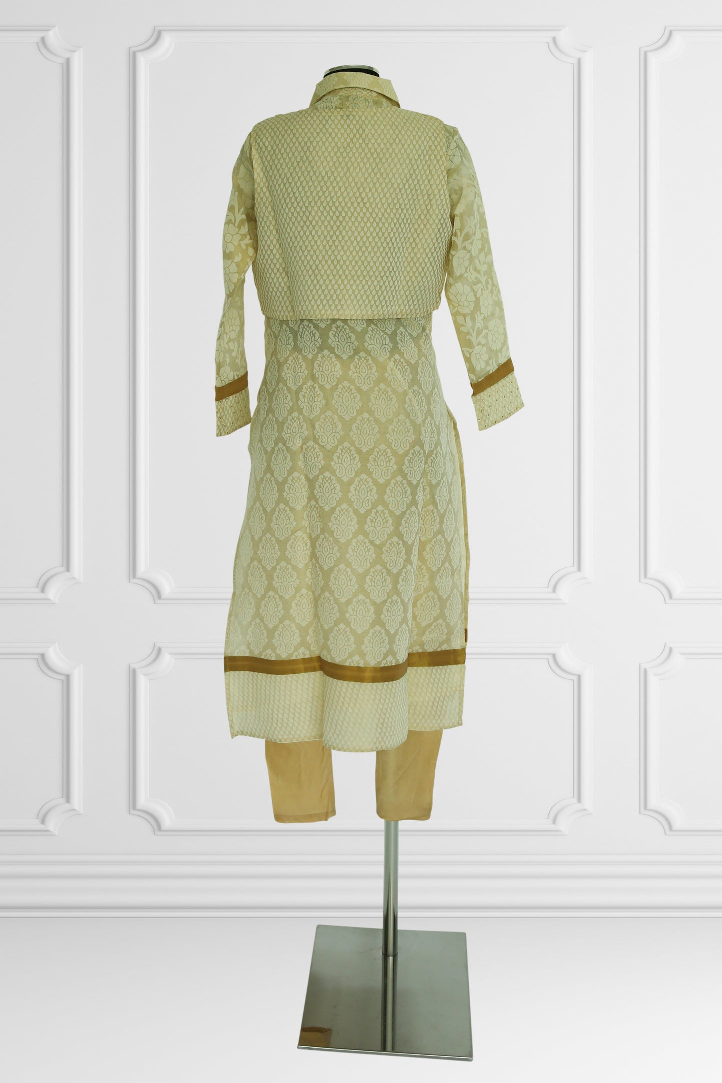 Elegance in Ivory Kurta Set